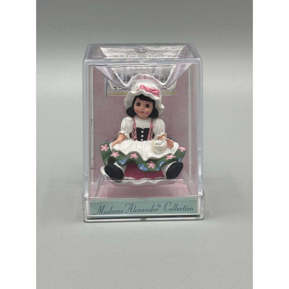 Vintage 2001 Hallmark Merry Miniatures Madame Alexander Little Miss Muffet‎